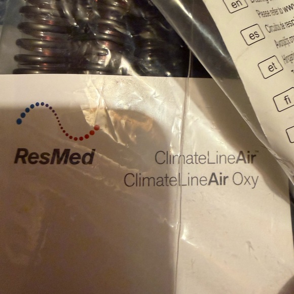 RESMED Air-sense 10 bundle (3 heated climate hoses, bag, and lots of filters!) - Picture 2 of 8